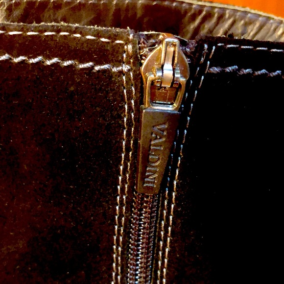 Valdini Suede Ankle Boots, Size 7. - Picture 7 of 9